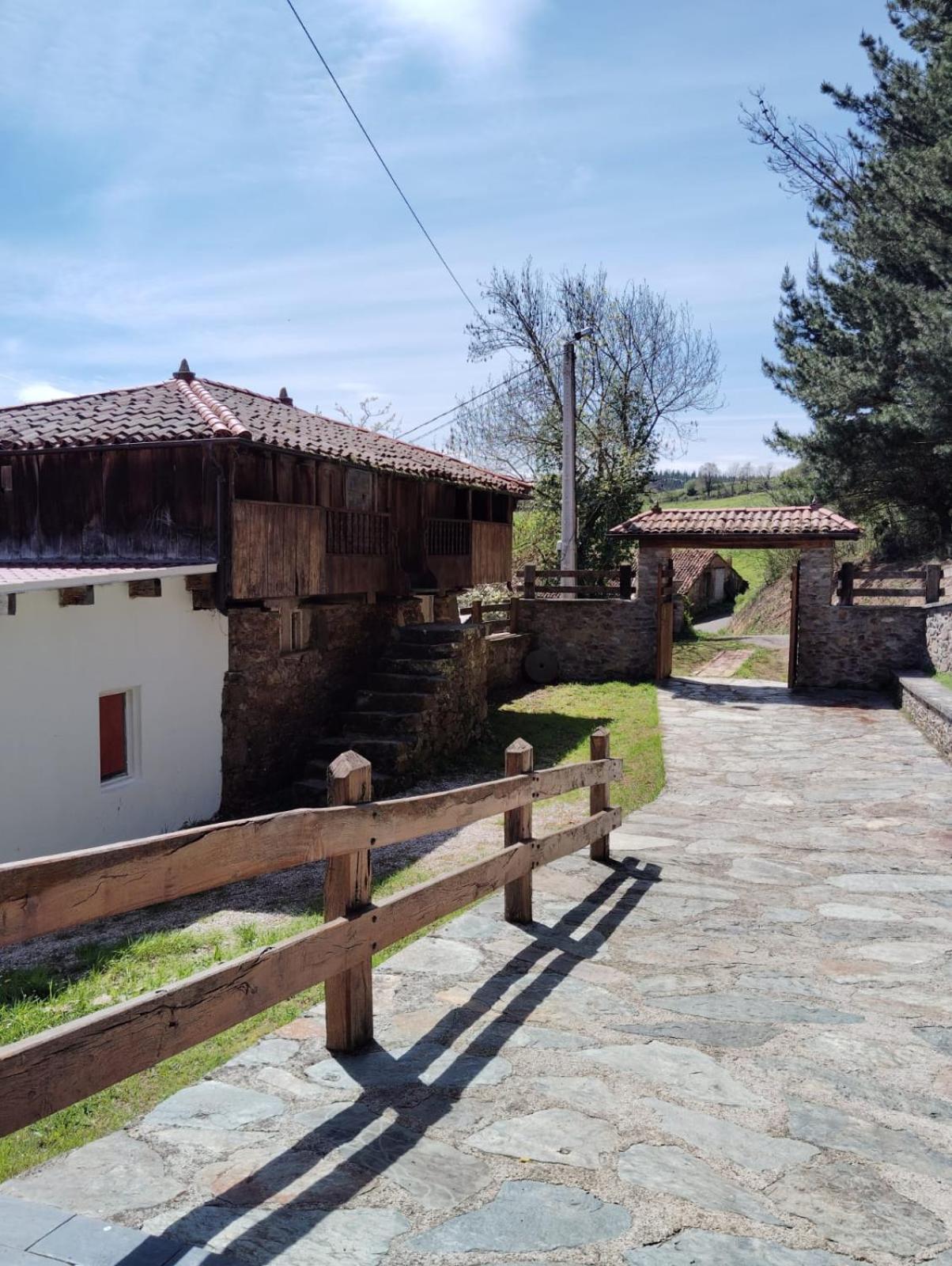 Hotel El Nuevo Semellon Aceptamos Mascotas Tineo Dış mekan fotoğraf